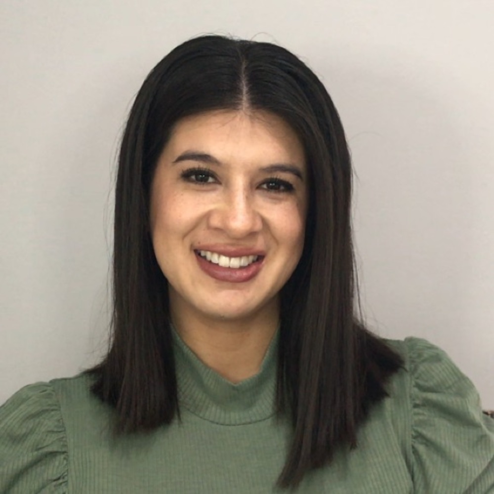 Meet your Posher, Casandra